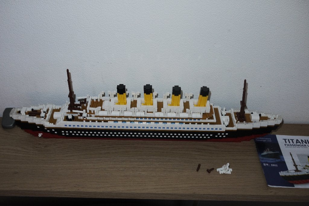 Foto 2 van lego titanic passenger liner 57 cm lang