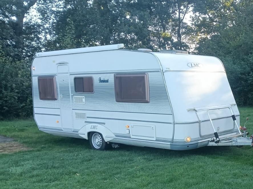 LMC Dominant 510 RE - Ruime en complete caravan, 2 aparte bedden, Rondzit, Particulier, Schokbreker