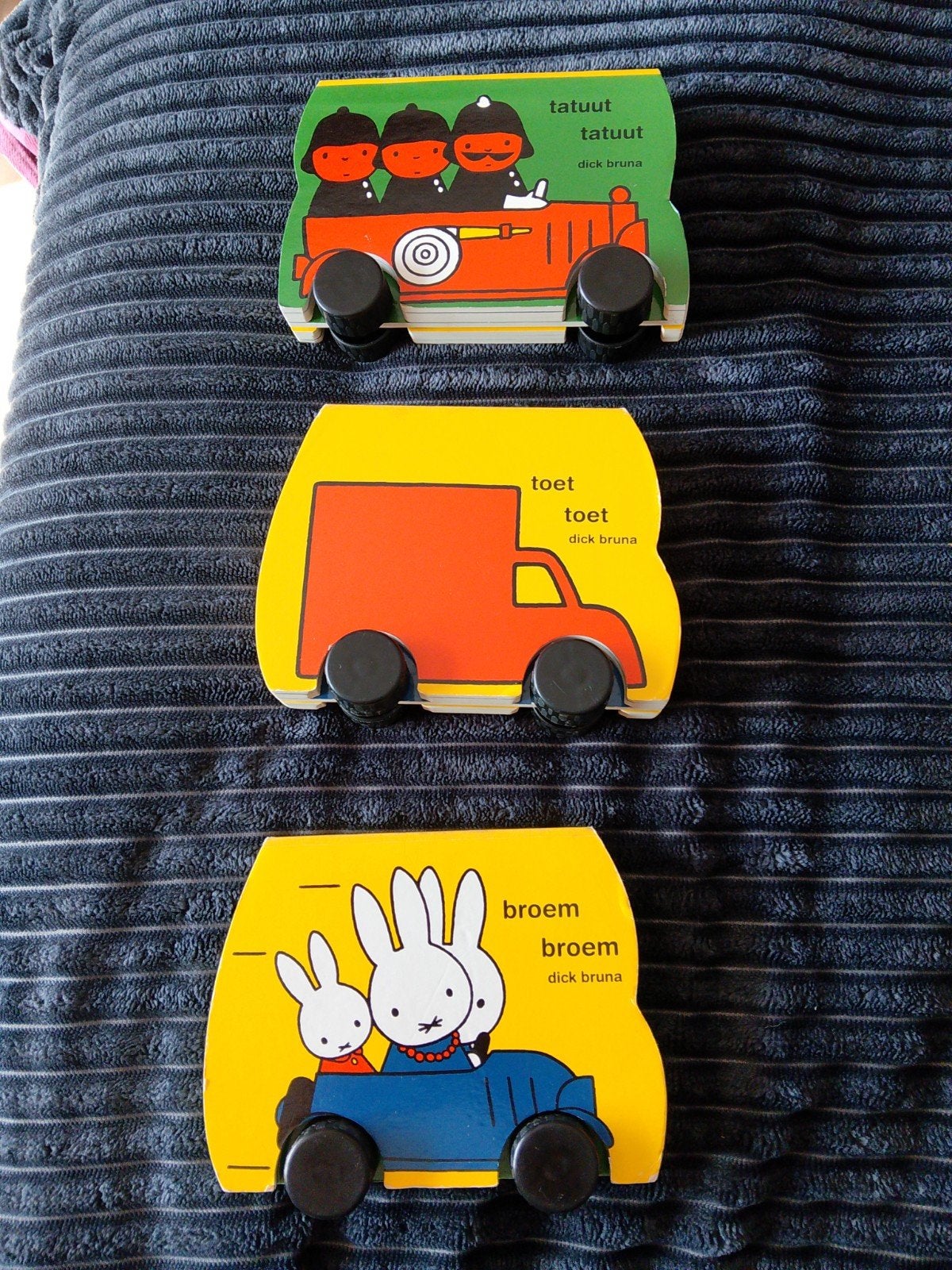 Dick Bruna boekjes met wielen: brandweer, vrachtwag, Fictie algemeen, Jongen of Meisje, Ophalen of Verzenden, Zo goed als nieuw