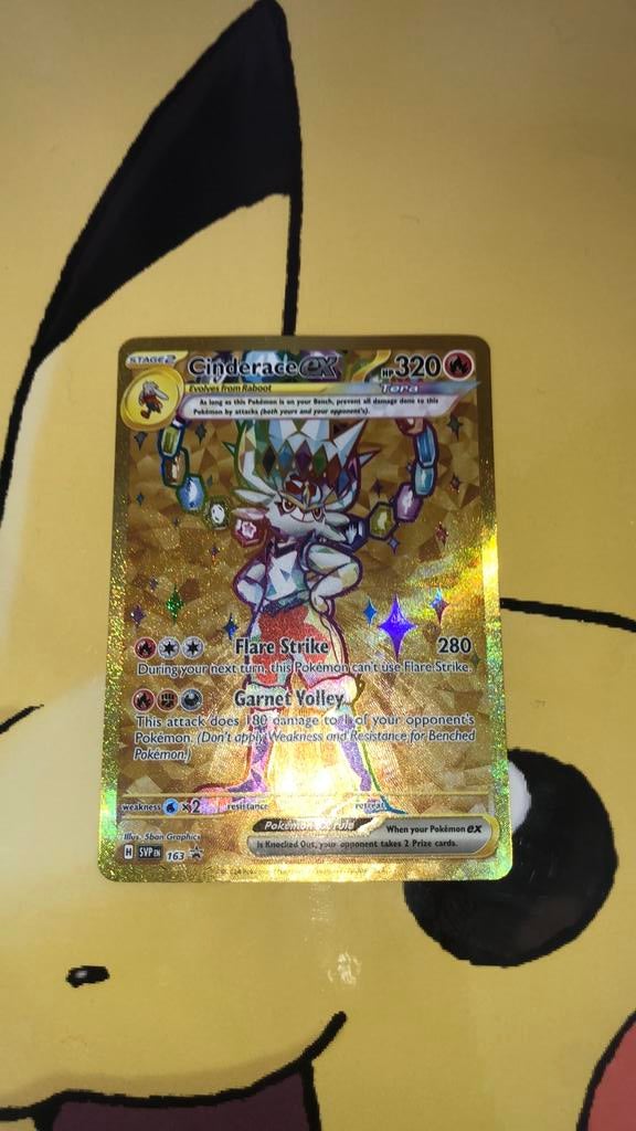 Golden cinderace pokemon kaart in top vorm, Ophalen of Verzenden, Zo goed als nieuw