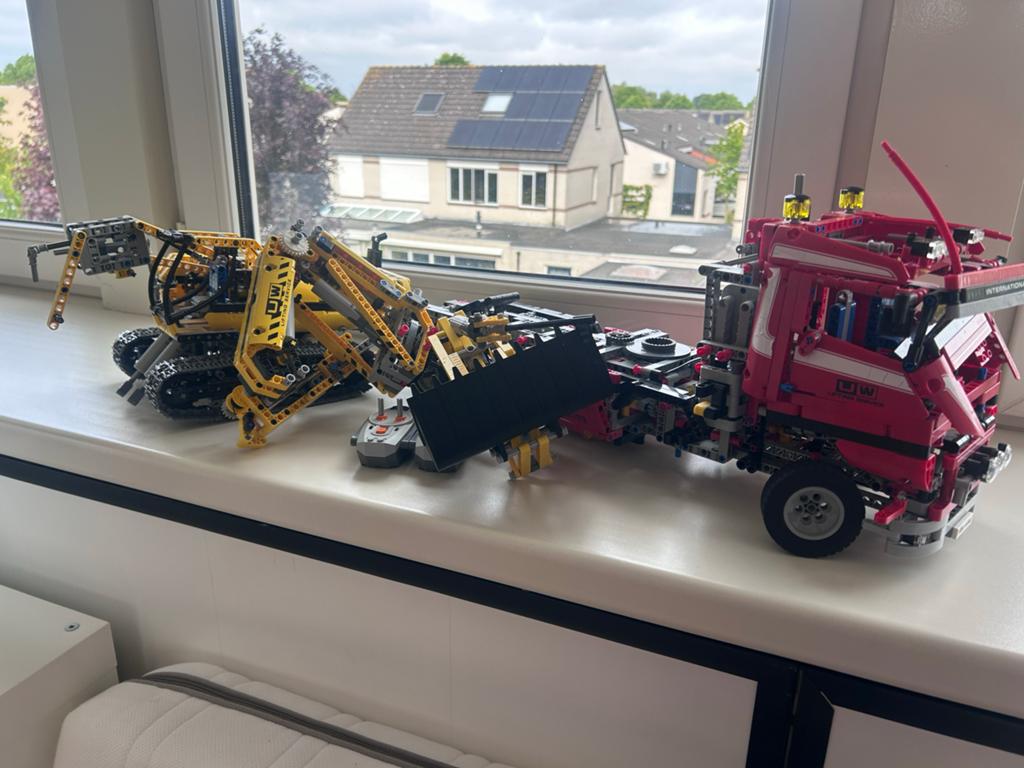 Lego Technic Vrachtwagen met Graafmachine (8258 & 8043), Ophalen, Gebruikt, Overige merken