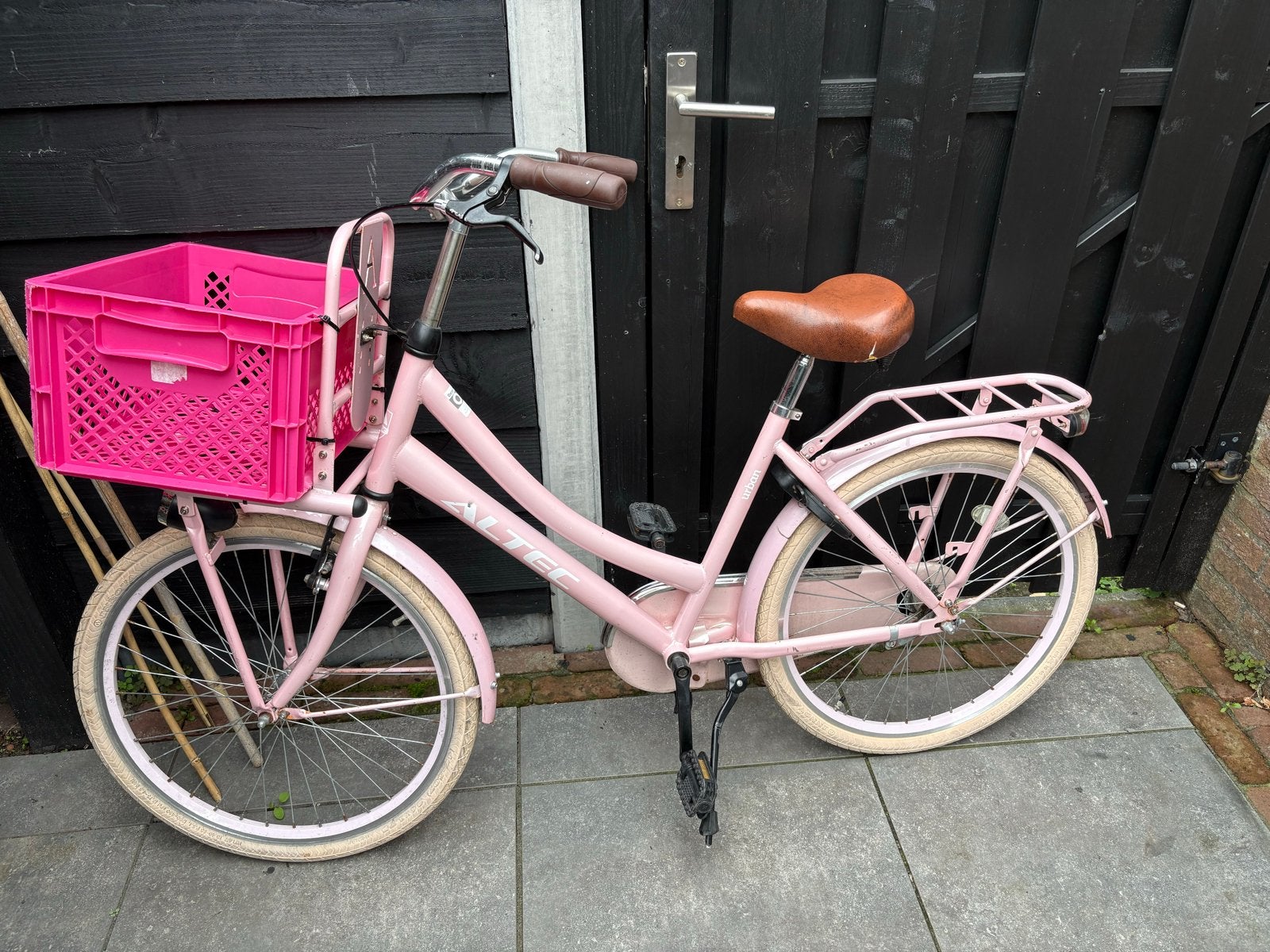 Altec fiets 24 inch - Roze meisjesfiets met mand, Ophalen, Terugtraprem, Handrem, Gebruikt