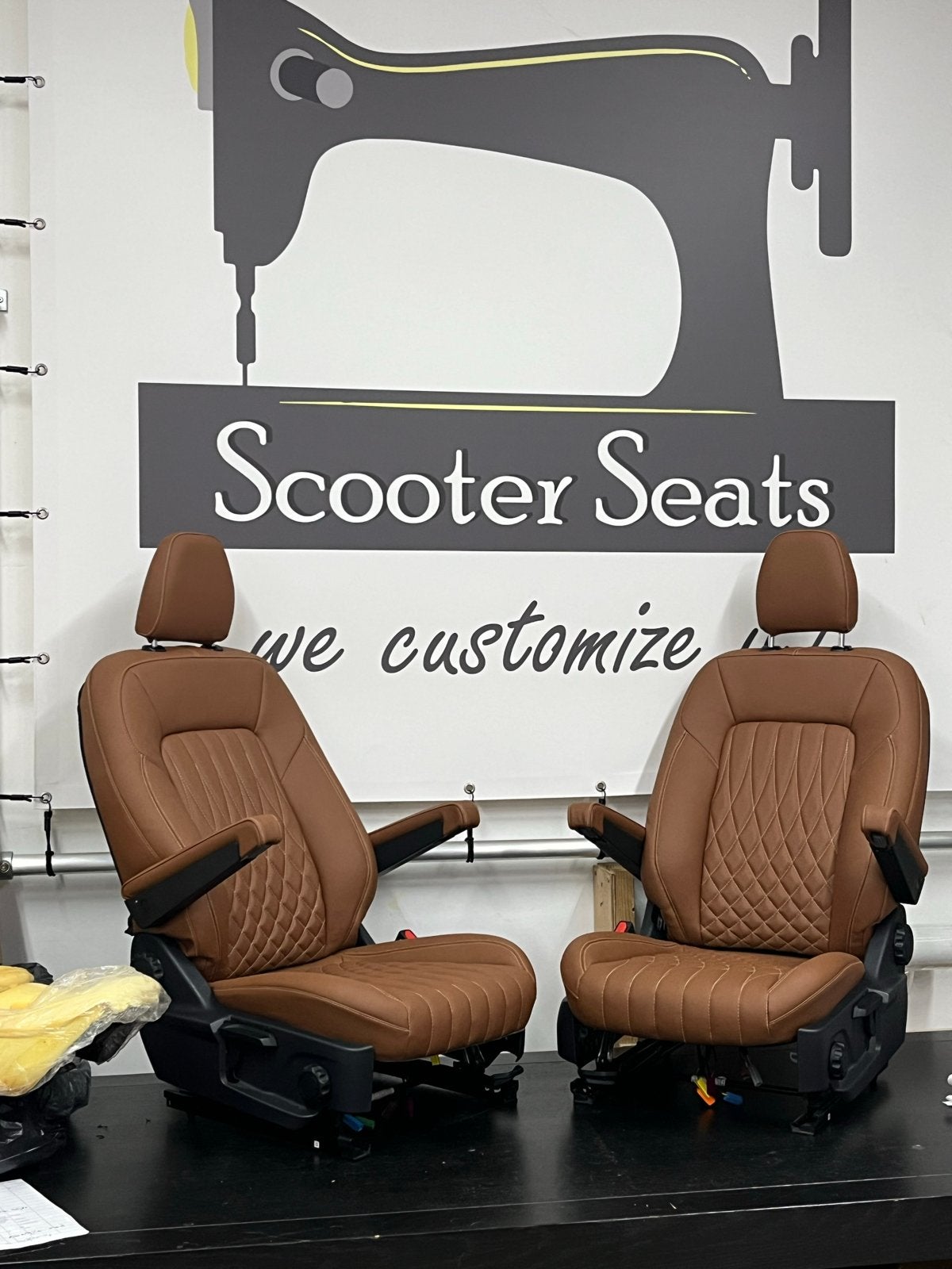 Ford Transit custom voorstoelen - Bruin leer, nieuw, Ophalen, Nieuw, 6658kz, Info@scooterseats.nl