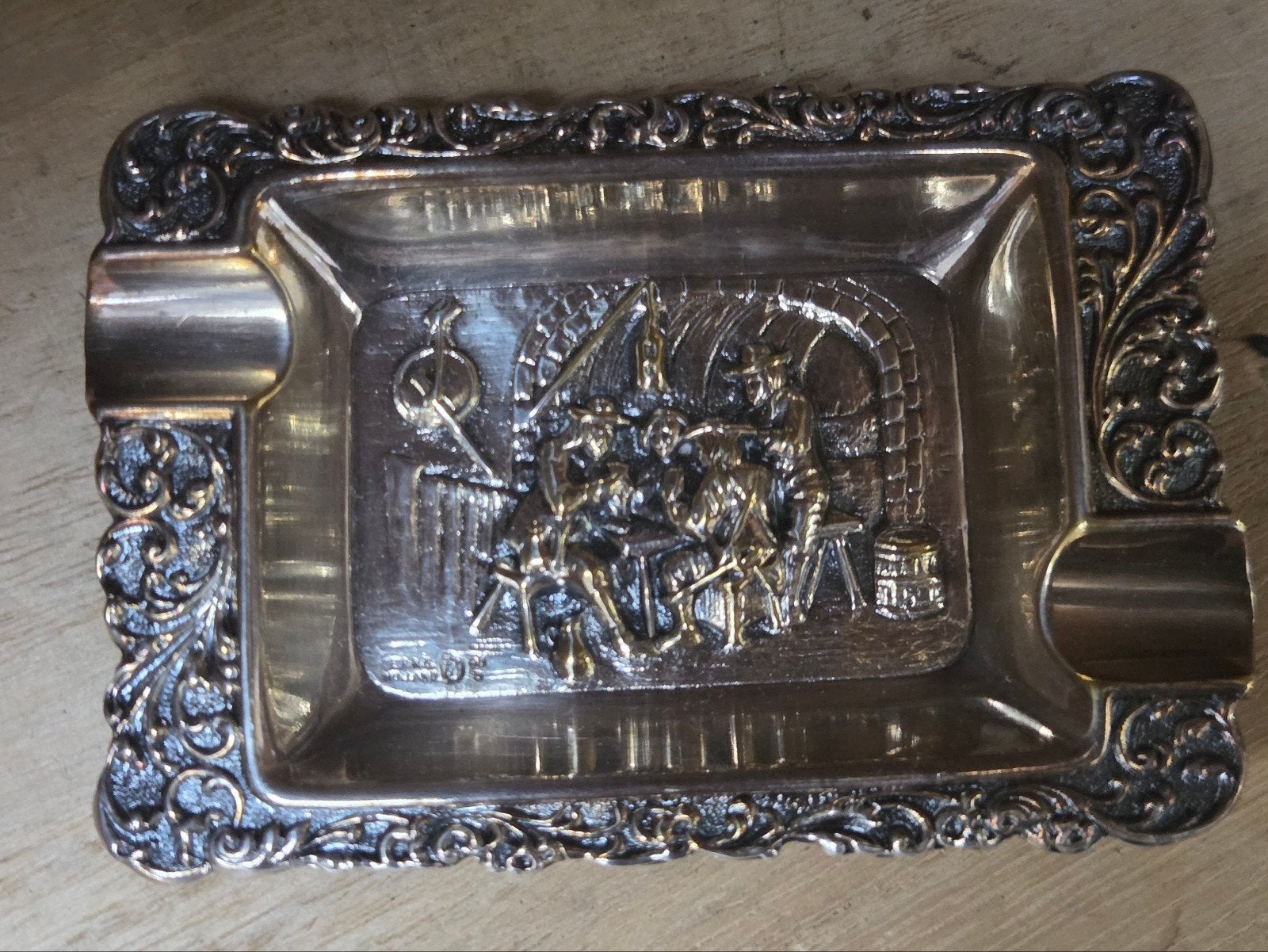 Antieke zilverkleurige asbak met reliëf, Ophalen of Verzenden