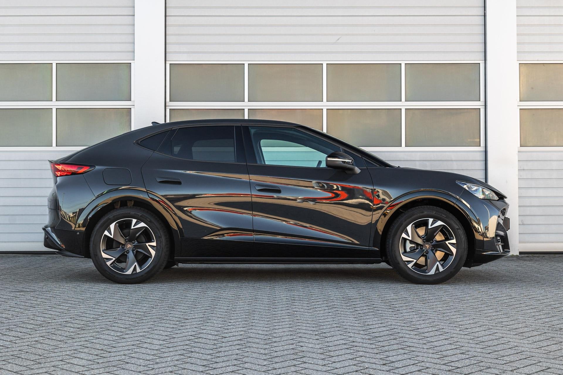 CUPRA Tavascan 286pk Business 82 kWh | Sportstoelen | Apple, Auto's, Automaat, 12 maanden, 82 kWh, 1000 kg