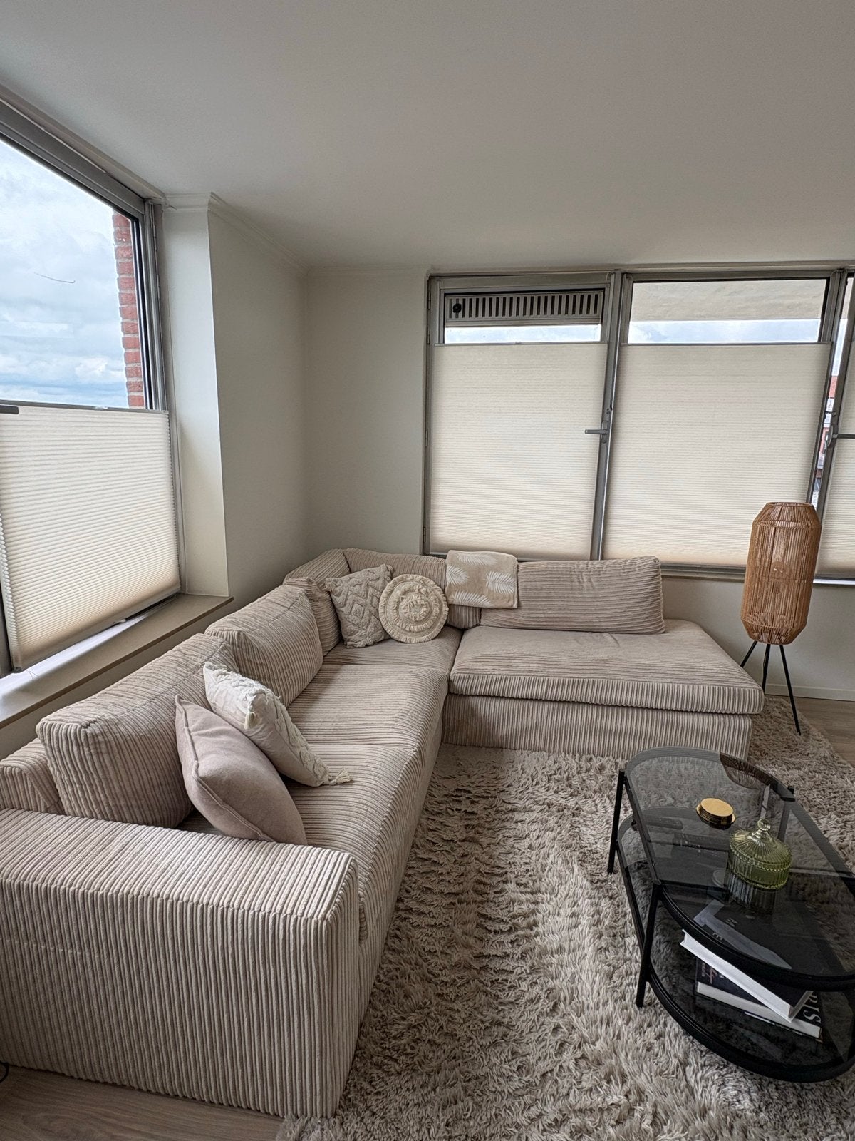 Beige ribstof hoekbank (262x235 cm), Huis en Inrichting, Banken | Bankstellen, Ophalen, 250 tot 300 cm, Hoekbank, Zo goed als nieuw