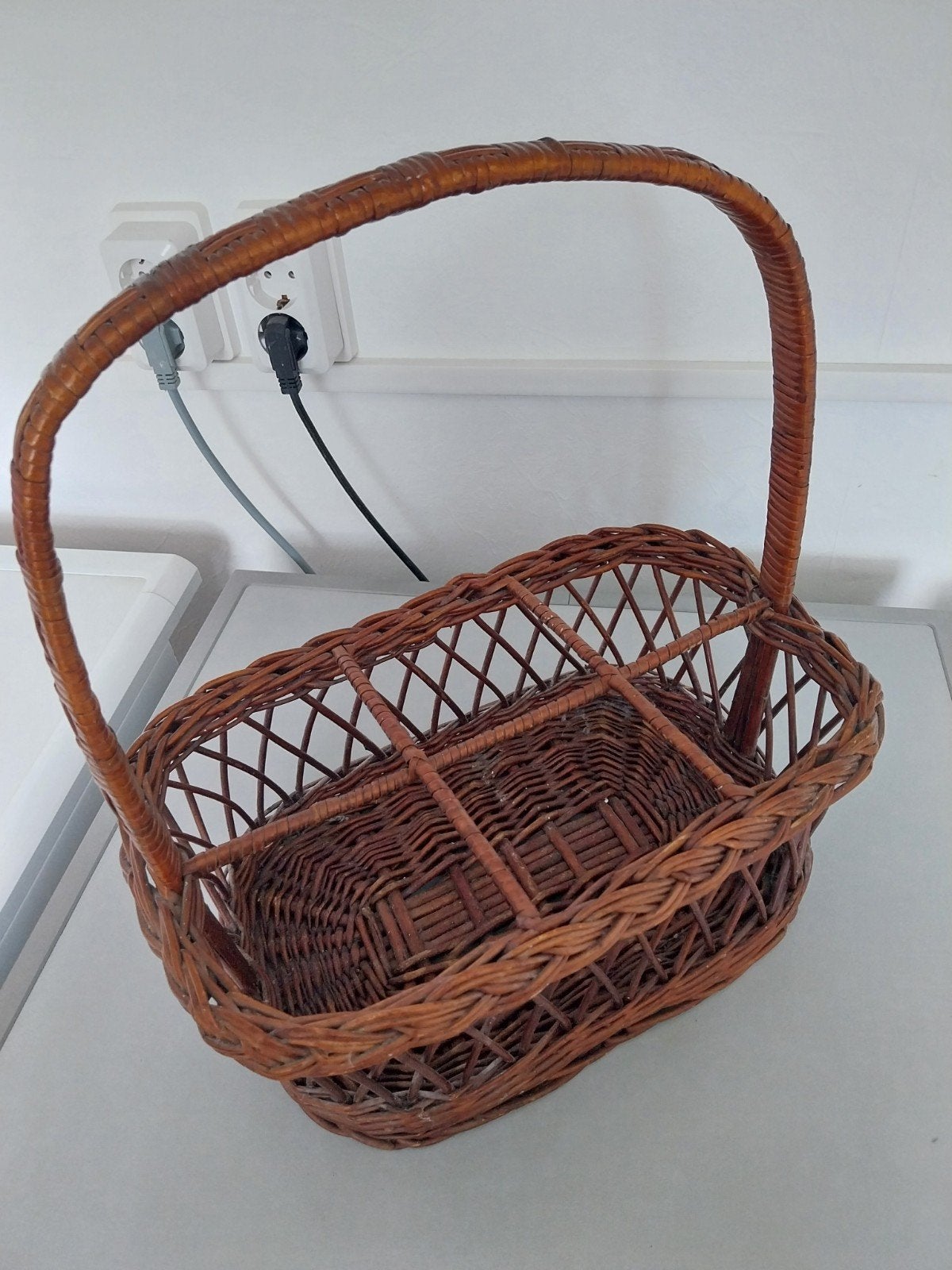 Vintage rieten mand met handvat - perfect voor flessen, Ophalen, Gebruikt, Mand, Riet