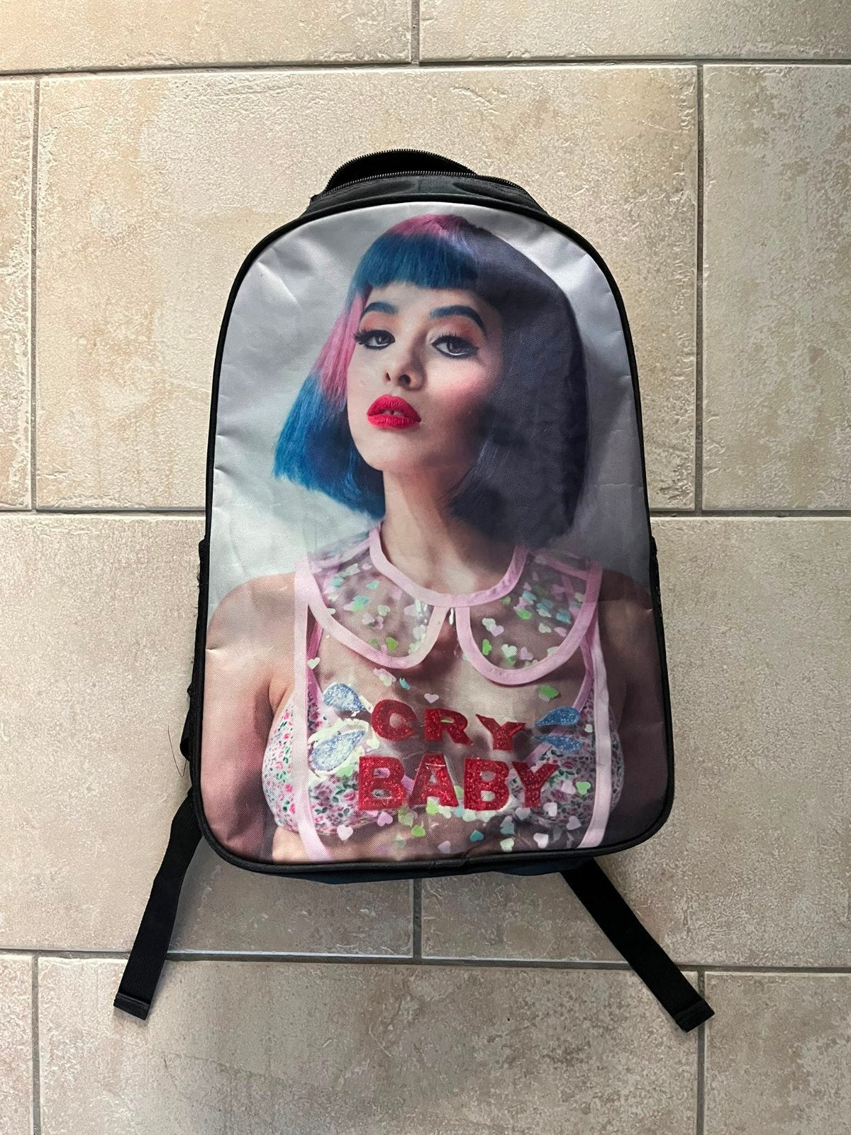 Melanie Martinez Cry Baby Rugzak met USB-poort, Ophalen of Verzenden, Zo goed als nieuw, 25 tot 40 cm, Overige merken