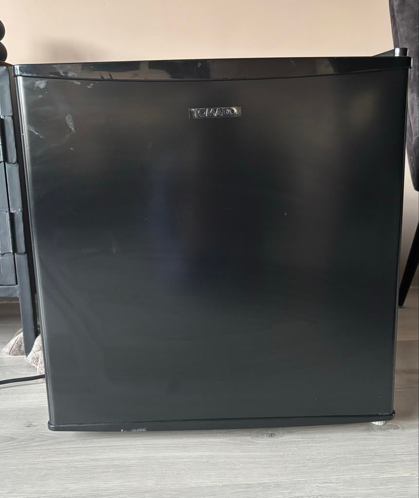 Tomado mini vriezer - 31 liter - 1,5 jaar oud - Zwart, Minder dan 85 cm, Minder dan 60 cm, Zo goed als nieuw, Vrijstaand