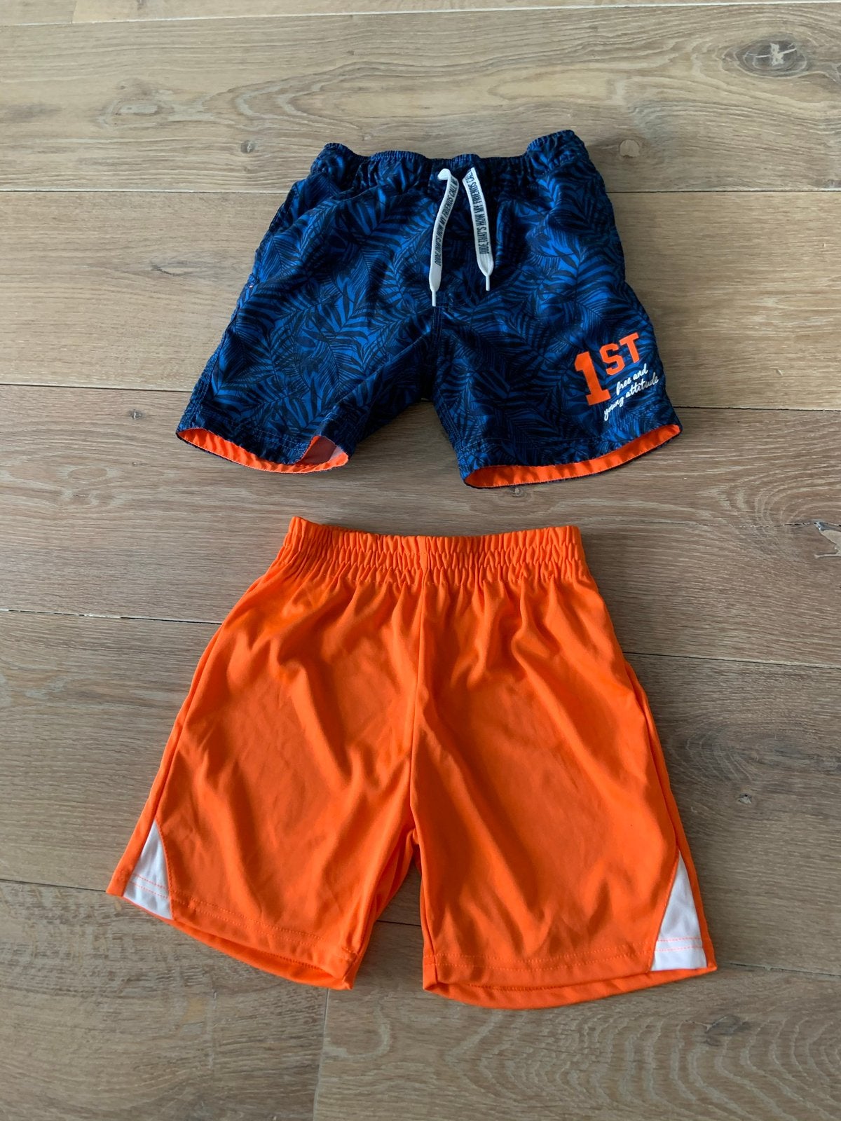 Zwembroek en sportbroek maat 134 - 140 nieuwstaat, Ophalen of Verzenden, Zo goed als nieuw, Jongen, Sport- of Zwemkleding