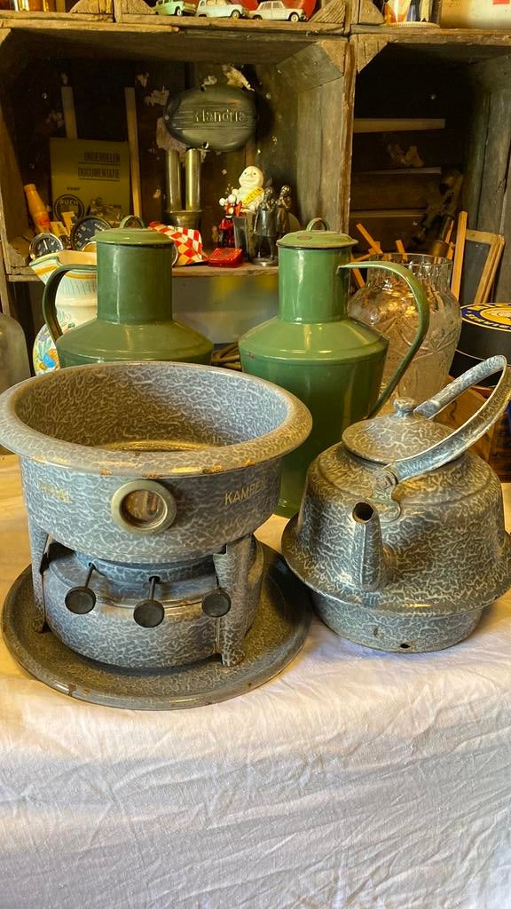 Grijsgewolkt petroleumstel met ketel, Antiek en Kunst, Antiek | Emaille, Ophalen of Verzenden