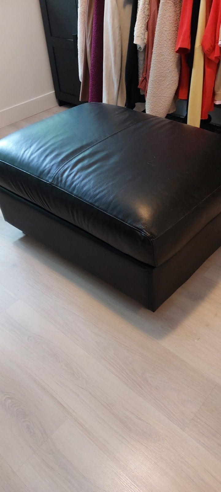 Zwarte leren hocker - Comfortabel en stijlvol, Ophalen, Gebruikt, Vierkant, Leer