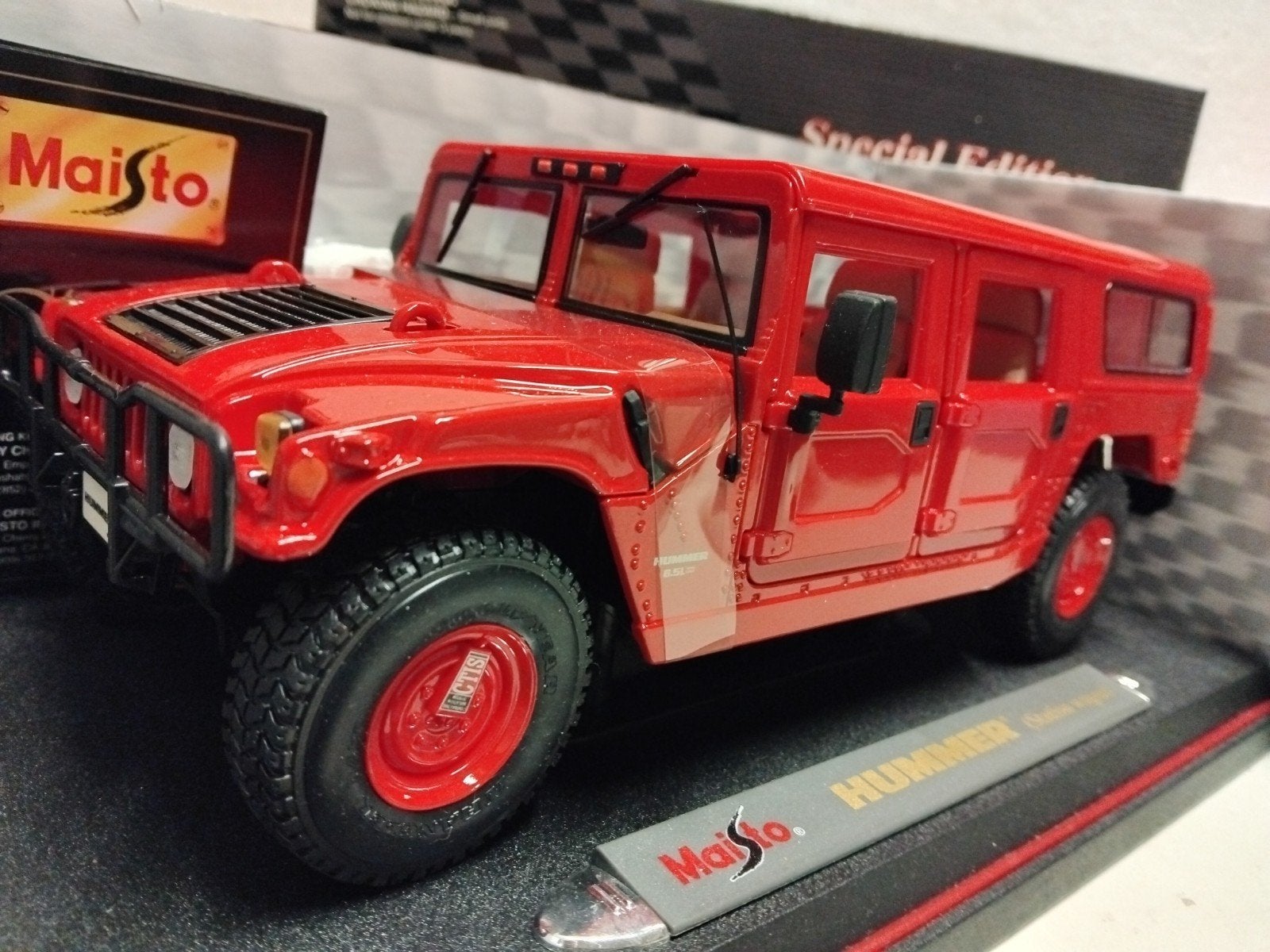 HUMMER H1  Station Wagon rood Maisto 1:18 KRD, Ophalen of Verzenden, Zo goed als nieuw, Auto, Maisto