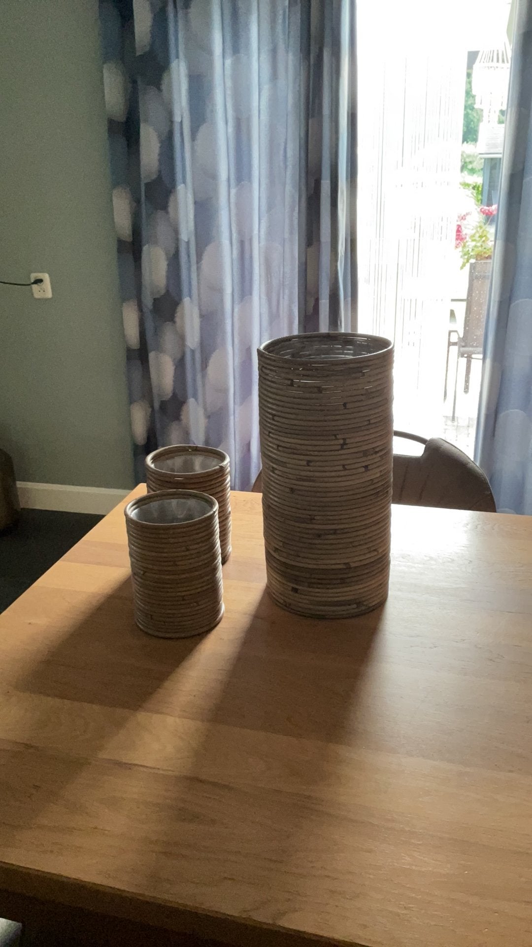 3 mooie nieuwe rotan bloempotten en grote vaas, Overige materialen, Verzenden, Rond, Zo goed als nieuw