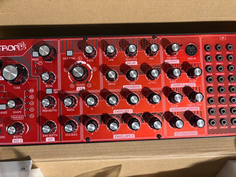 Behringer Neutron Analoge Synthesizer, Muziek en Instrumenten, Overige merken, Zo goed als nieuw, Met midi-aansluiting, Overige aantallen