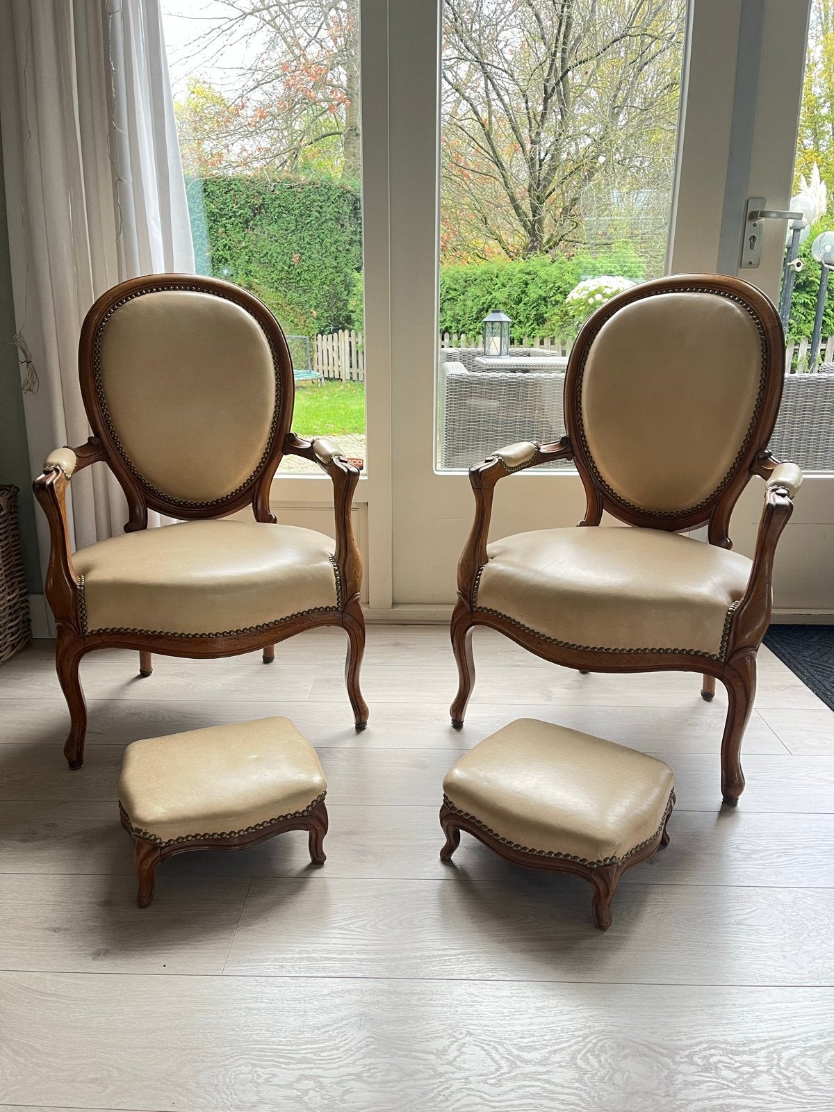 Set Fauteuils Louis XV/XVI Stijl met Voetenbankjes, Antiek en Kunst, Ophalen