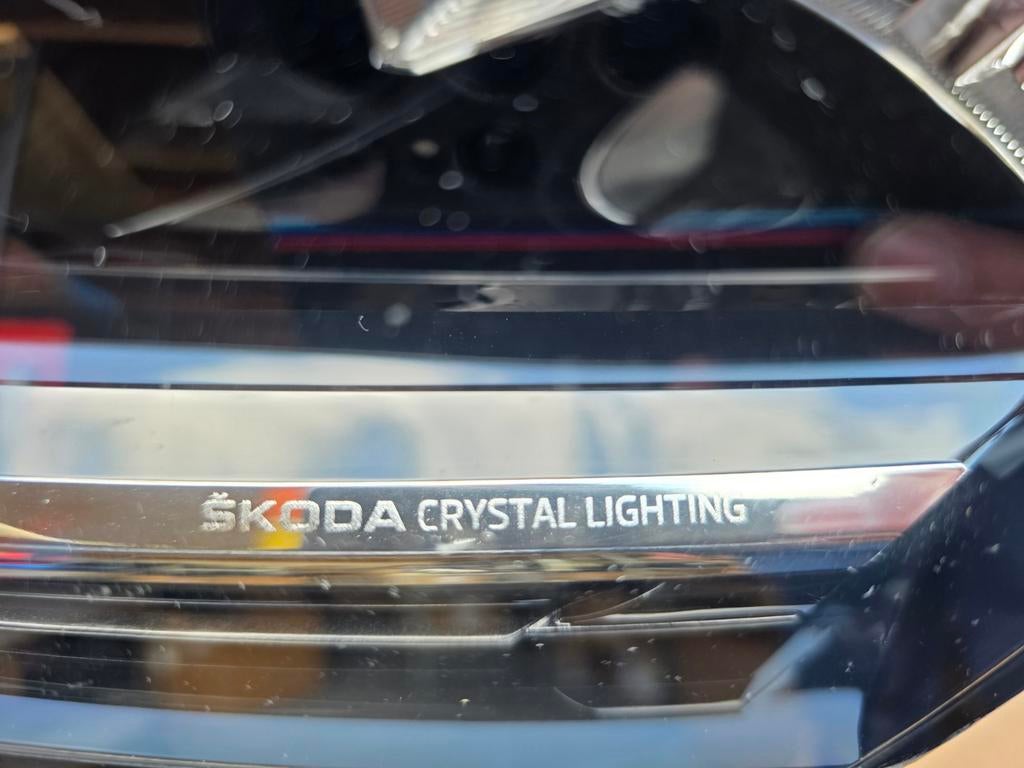 Skoda Octavia IV Koplamp Links Full LED, Ophalen of Verzenden, Gebruikt, Skoda