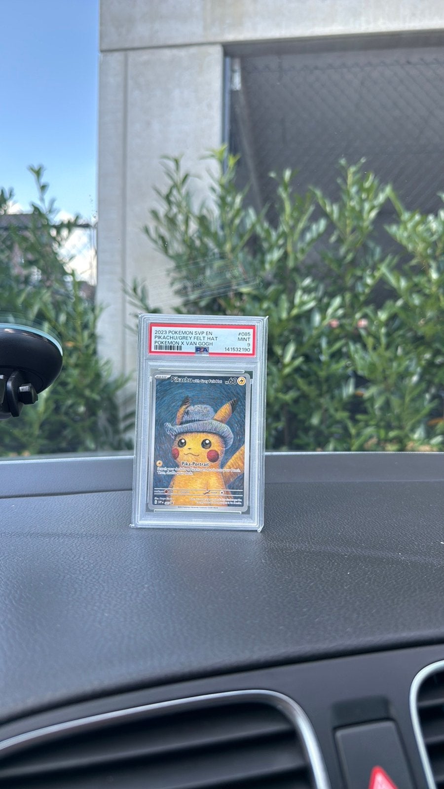Pickachu van gogh psa 9 + case voor er om heen, Ophalen of Verzenden, Zo goed als nieuw