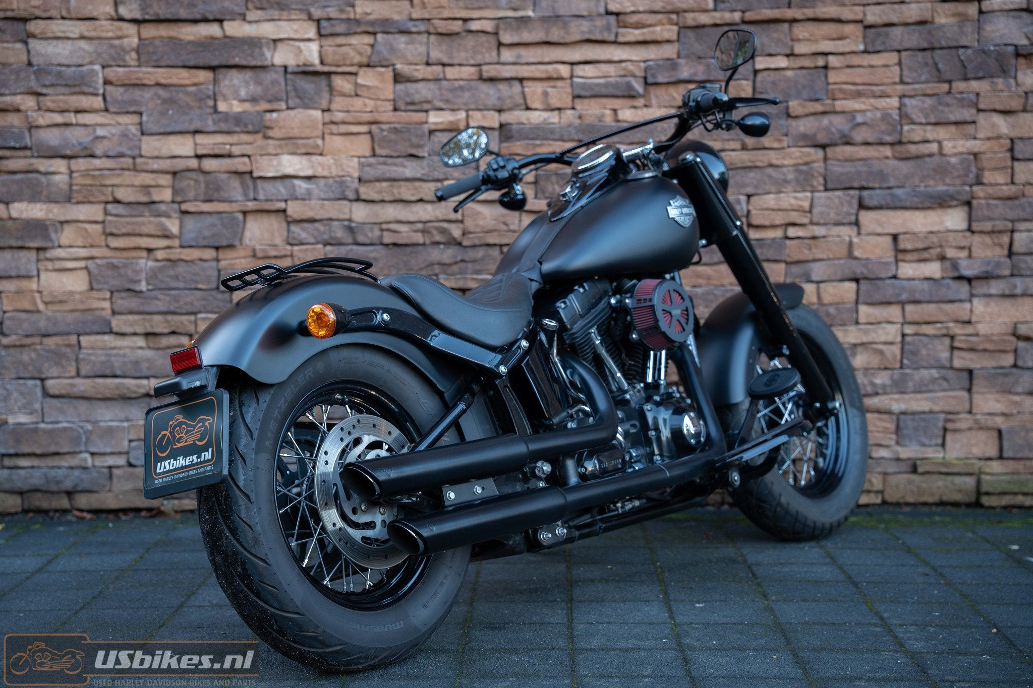 Harley-Davidson FLS Softail Slim 103 Blacked-out (bj 2015), Motoren, 1690 cc, Bedrijf, Harley--Davidson, Handgeschakeld