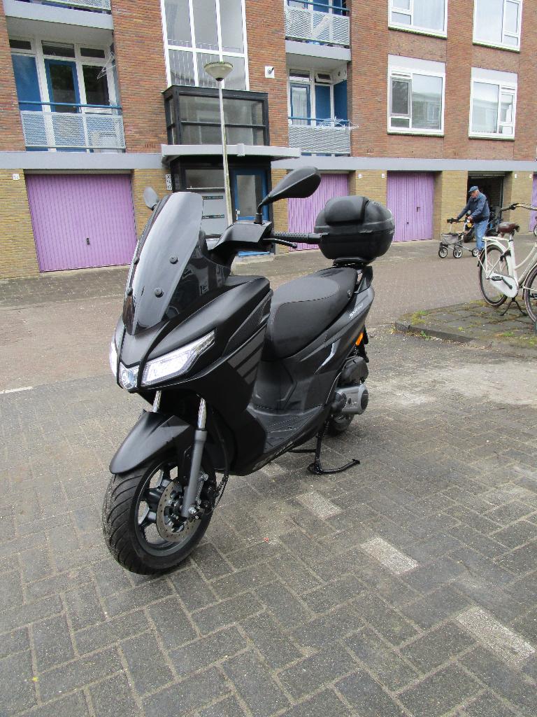 Aprilia SXR 50 E5+, Ophalen, Overige modellen, Maximaal 45 km/u, Zo goed als nieuw