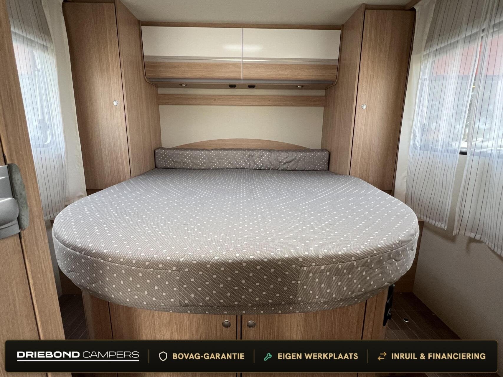 Sunlight T69 S Queensbed Luifel Schotel Zonnepaneel Lithium, Caravans en Kamperen, Campers, Sunlight, Airbags, 6 tot 7 meter, Bedrijf