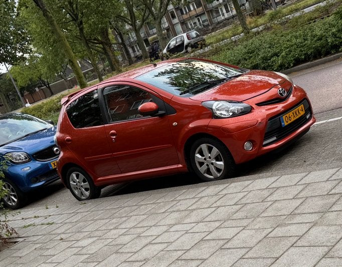 Toyota Aygo 1.0 12V Vvt-i 5DRS 2012 bluet, parksensor, clima, Auto's, Voorwielaandrijving, Overige kleuren, 4 stoelen, Origineel Nederlands