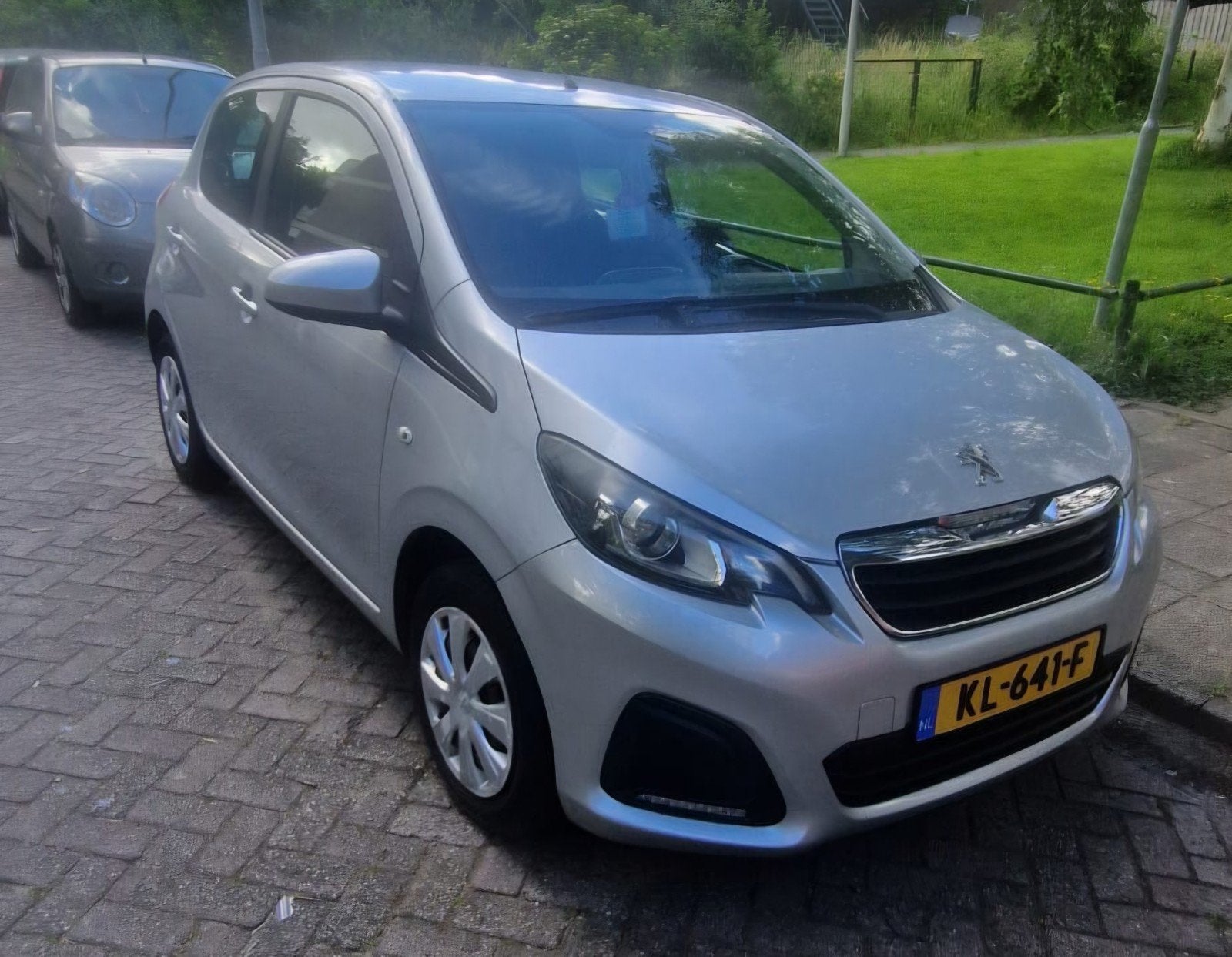 Peugeot 108 1.0 12V E-vti 51KW 5DR 2015 Grijs, Auto's, Voorwielaandrijving, 4 stoelen, Handgeschakeld, 26 km/l