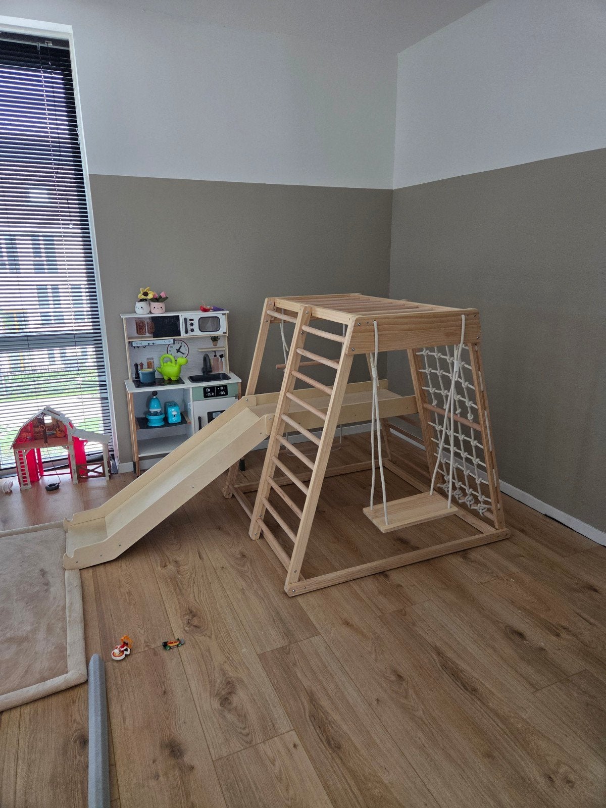 Houten speeltoestel met glijbaan, schommel en klimnet, Ophalen, Zo goed als nieuw, Glijbaan