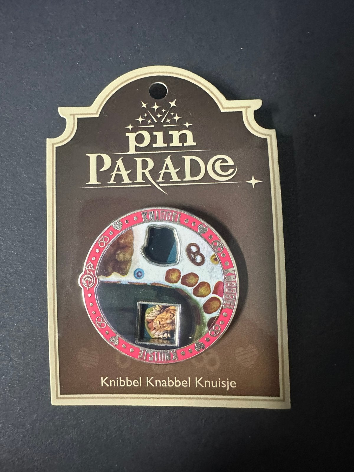 Efteling pin knibbel knabbel knuisje, Ophalen of Verzenden, Zo goed als nieuw, Button of Speldje