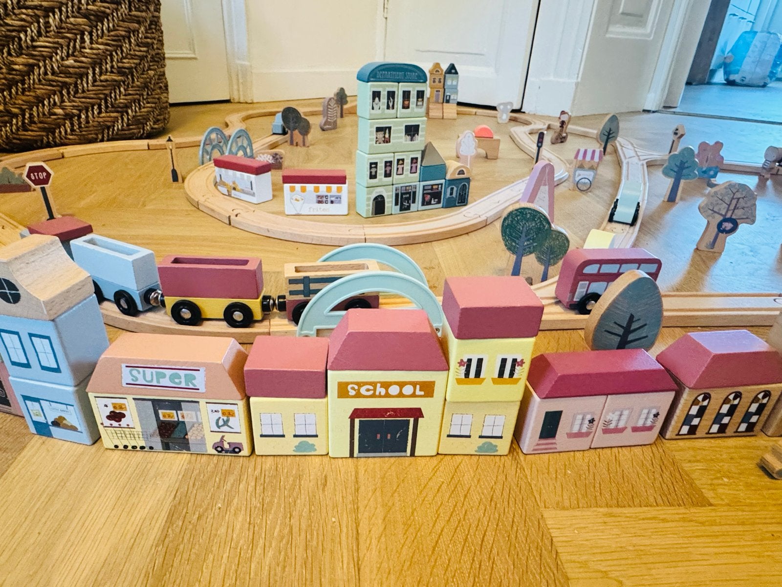 Little Dutch Treinbaan XL met stad en dierentuin uitbreiding, Kinderen en Baby's, Speelgoed | Houten speelgoed, Ophalen of Verzenden