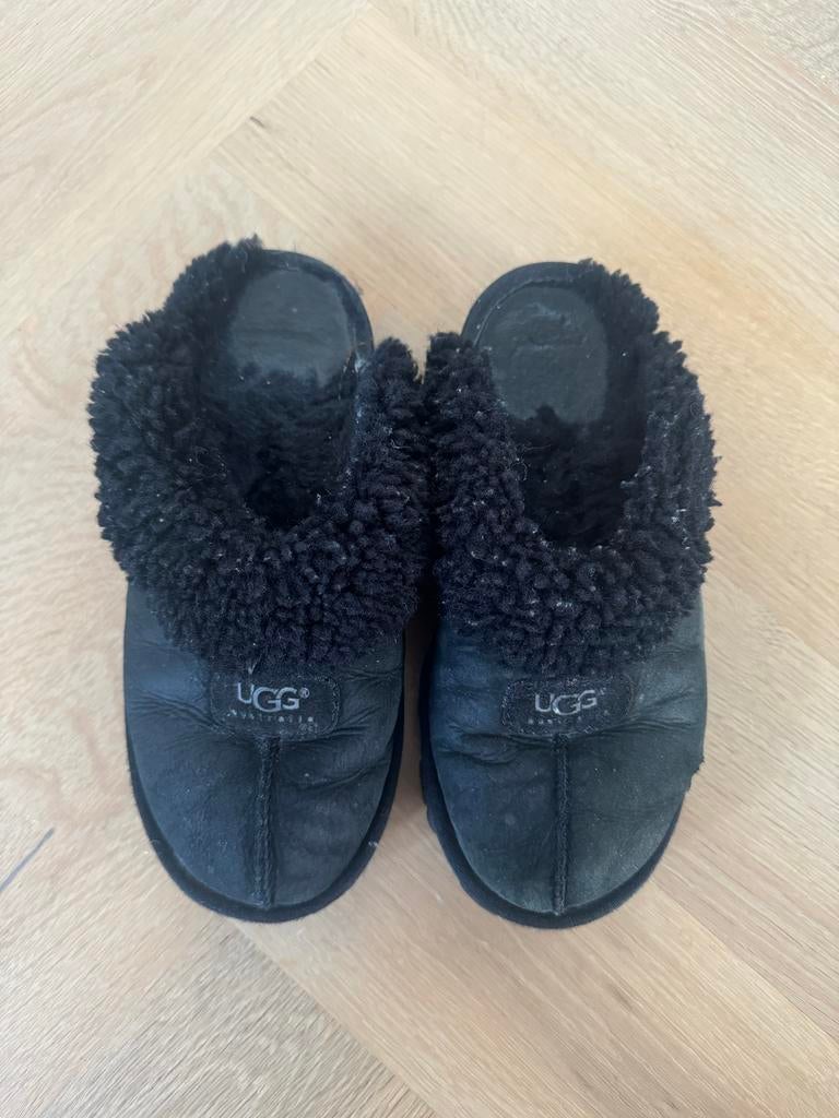 Zwarte Ugg pantoffels maat 37 (valt als 38), UGG, Zwart, Ophalen of Verzenden, Pantoffels of Sloffen