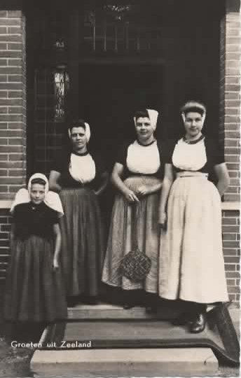 Zeeland Walcheren dames in klederdracht, Verzenden, 1940 tot 1960, Ongelopen, Zeeland