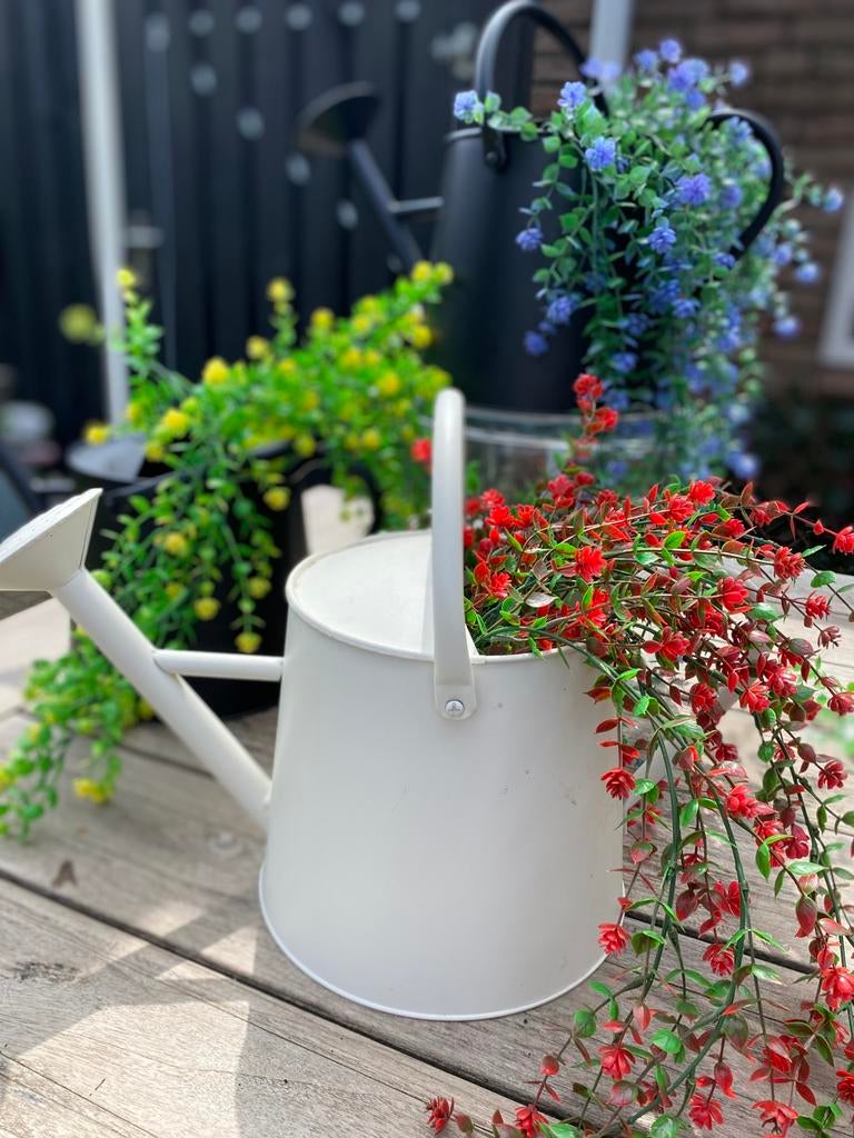 Nieuw. Gieter met kunstbloemen, Tuin en Terras, Ophalen, Nieuw
