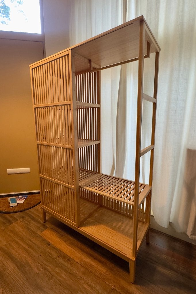 IKEA NORDKISA open kledingkast met schuifdeur, bamboe, Ophalen, 100 tot 150 cm, Met plank(en), Zo goed als nieuw