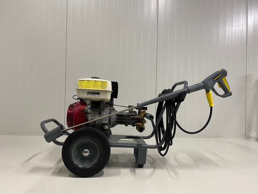 Foto 2 van KARCHER HOGEDRUKREINIGER KOUDWATER HD 1050 BENZINE