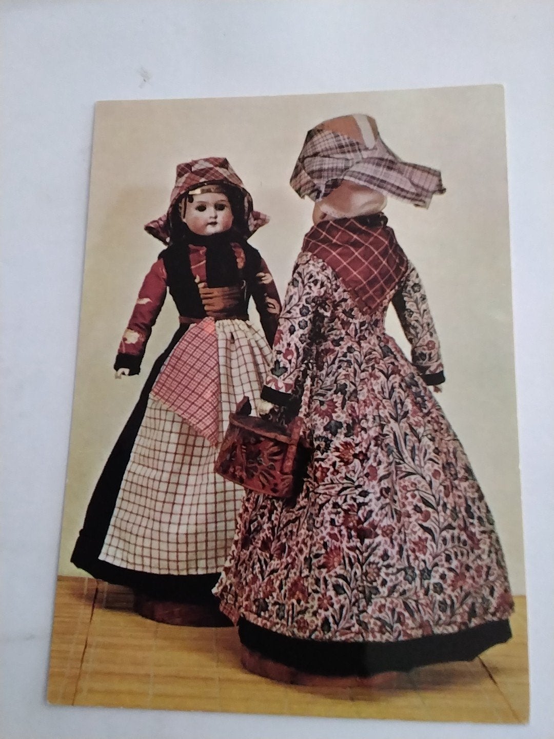 Vintage Ansichtkaart Hinderloopen Poppen in Klederdracht, Ophalen of Verzenden