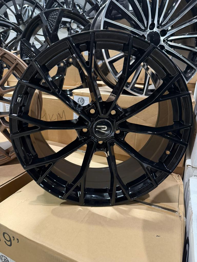 19 inch VW Pretoria, Spielberg, Brescia, Santiago velgen, Ophalen of Verzenden, 19 inch, Band(en)