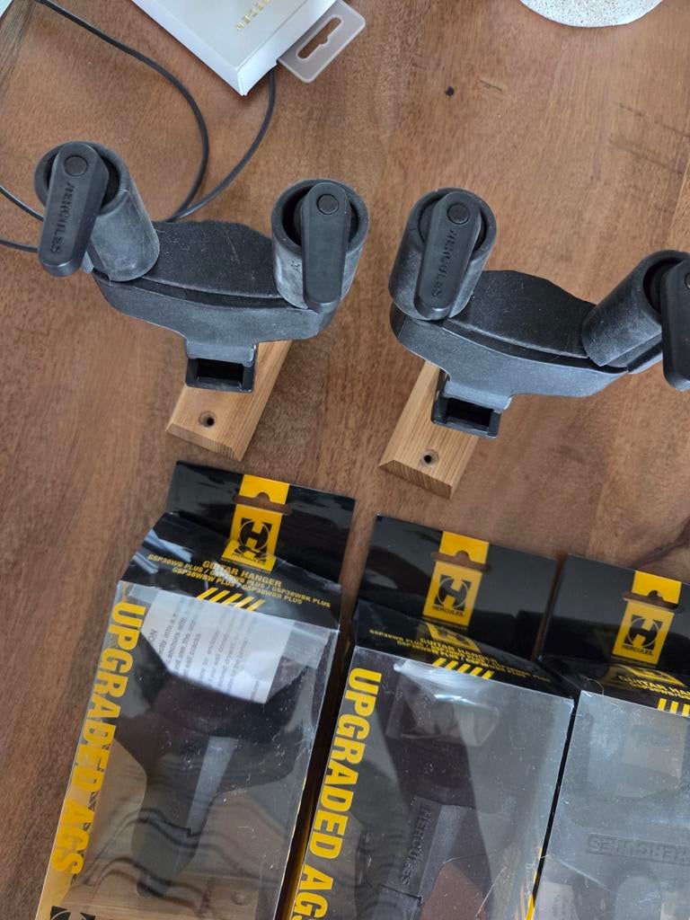 Guitar hanger UPGRADED AGS / Hercules muurhanger gitaar, Ophalen of Verzenden, Zo goed als nieuw