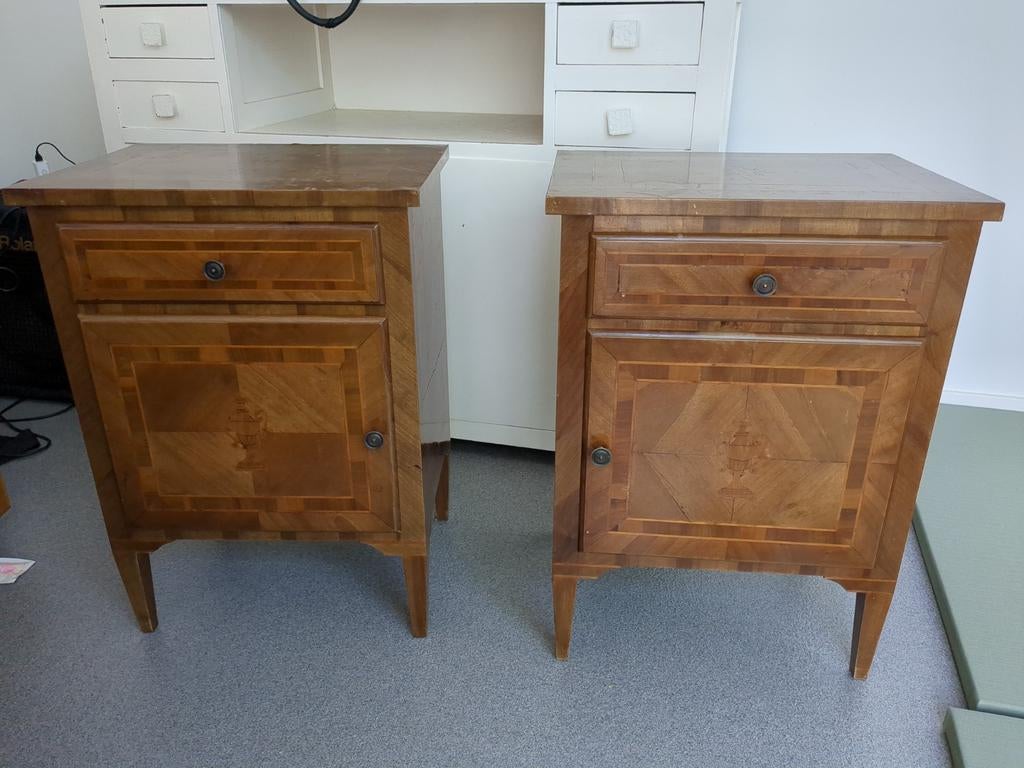 Set van 2 antieke nachtkastjes met inlegwerk, Huis en Inrichting, Slaapkamer | Nachtkastjes, Ophalen, Gebruikt, Minder dan 45 cm