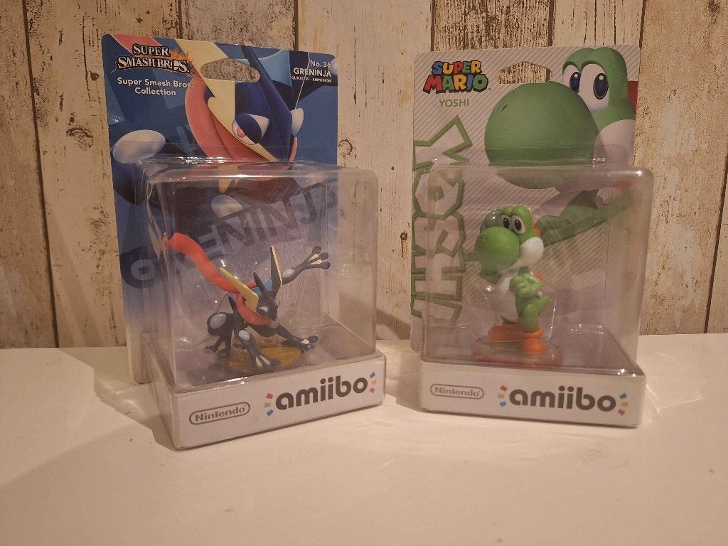 Amiibo Greninja en Yoshi, Ophalen of Verzenden, Zo goed als nieuw