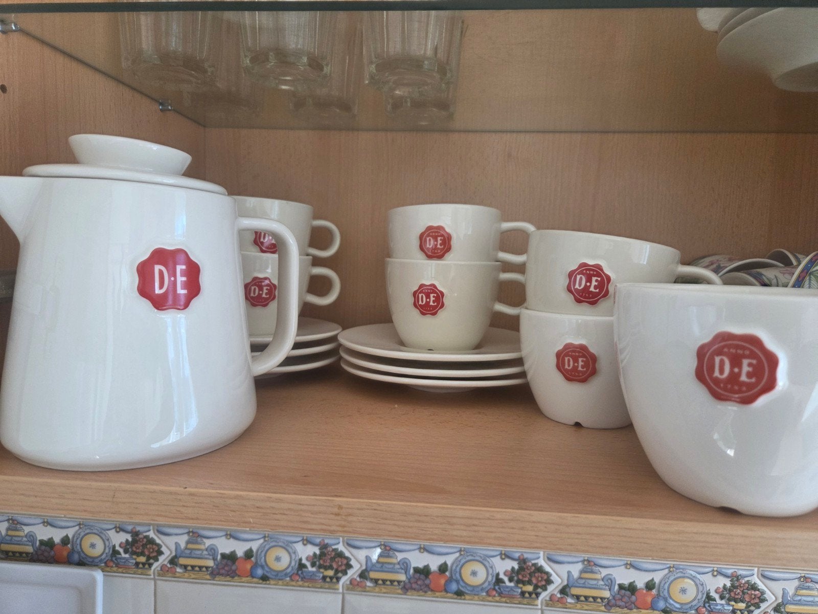 Douwe Egberts servies: 6 kopjes, 6 schotels en theepot, Ophalen, Porselein, Overige stijlen, Kop(pen) en/of Schotel(s)