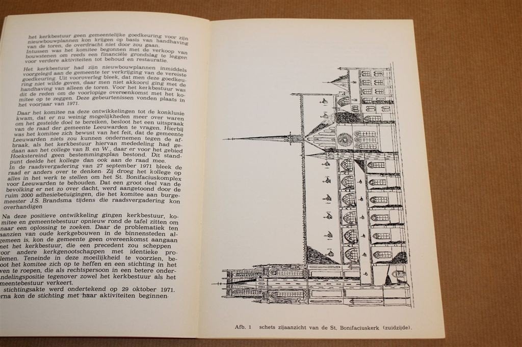 Kerk van de HH Bonifacius — Cuypers in Leeuwarden 1972, Ophalen of Verzenden, Gelezen, Architecten