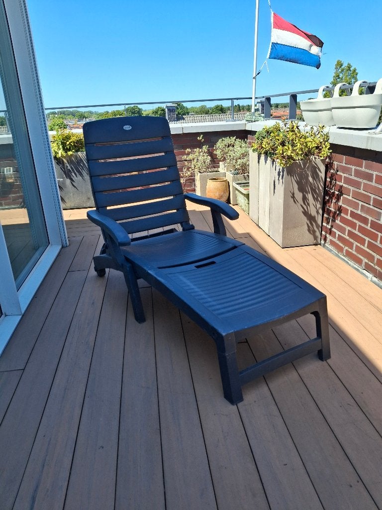 Ligbed met kussen, Tuin en Terras, Ligbedden, Ophalen, Gebruikt, Kunststof, Verstelbaar
