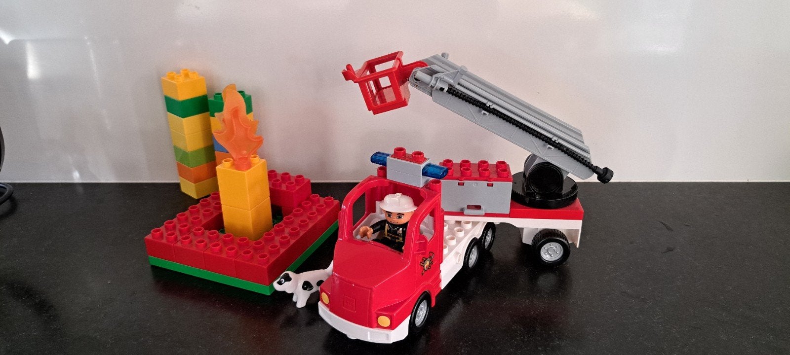 Lego Duplo Brandweerwagen met brandweerman en hond, Ophalen, Zo goed als nieuw, Duplo, Complete set