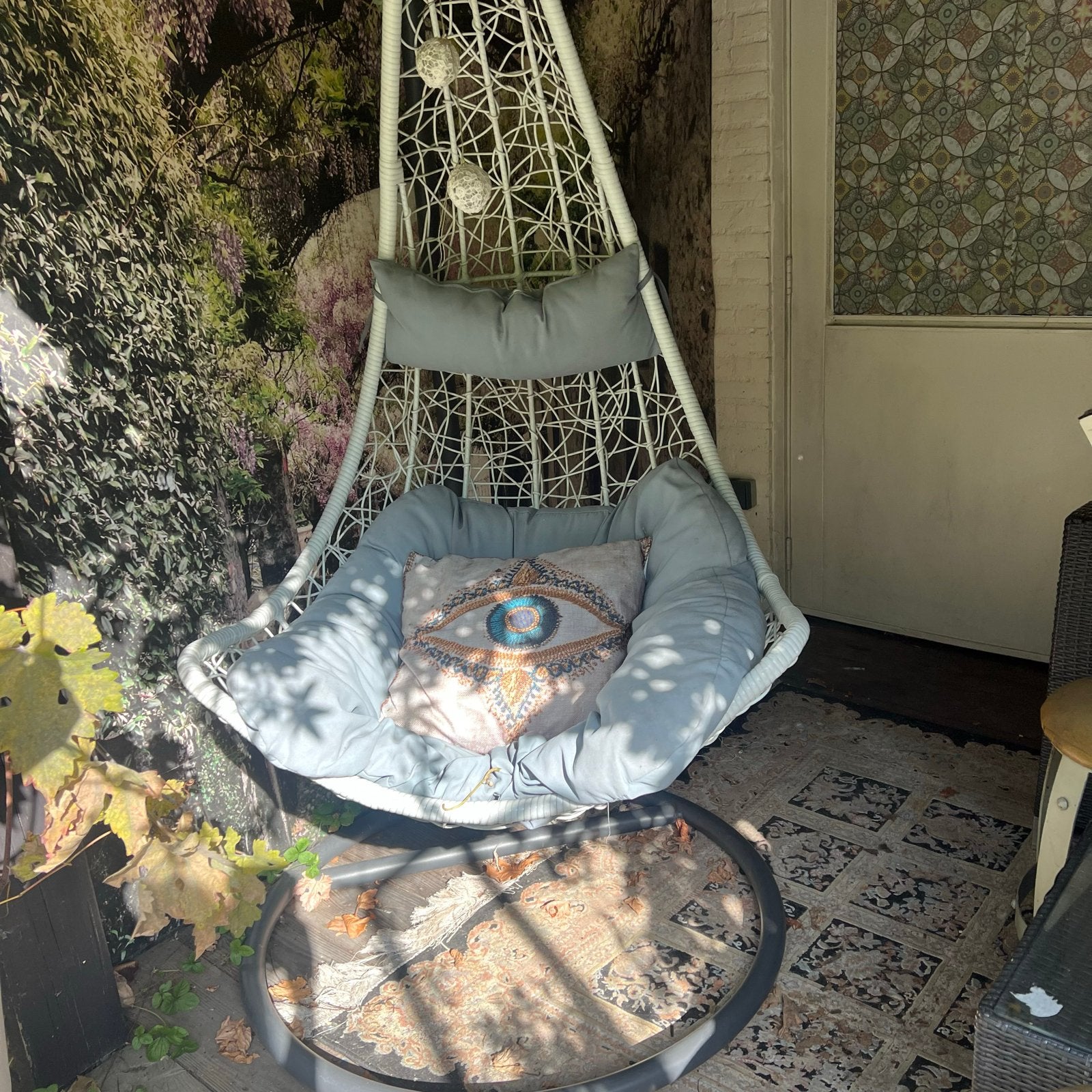 Witte hangstoel met standaard en kussens, Tuin en Terras, Binnen, Ophalen of Verzenden, Zo goed als nieuw, Met standaard