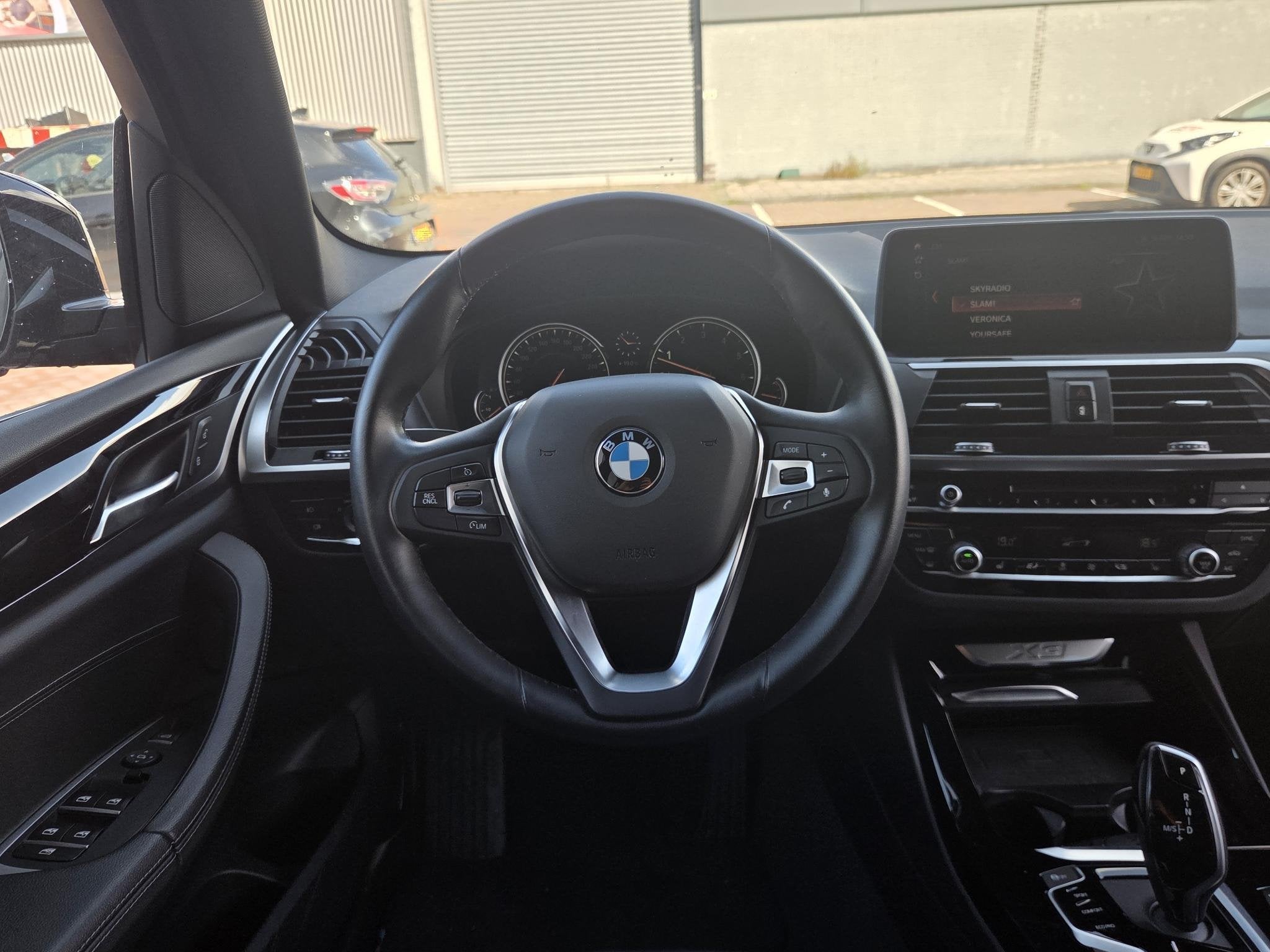 BMW X3 sDrive20i Launch Edition High Executive | Schuif-kant, Auto's, Automaat, Dealer onderhouden, Achterwielaandrijving, Gebruikt