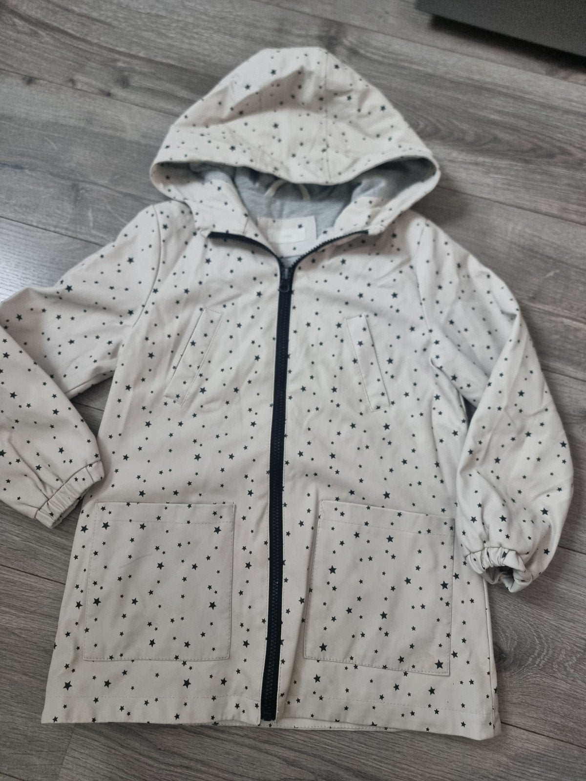 Mooie meisjes regenjas Mango MNG, maat 134 (AZ3), Kinderen en Baby's, Kinderkleding | Maat 134, Ophalen of Verzenden, Zo goed als nieuw