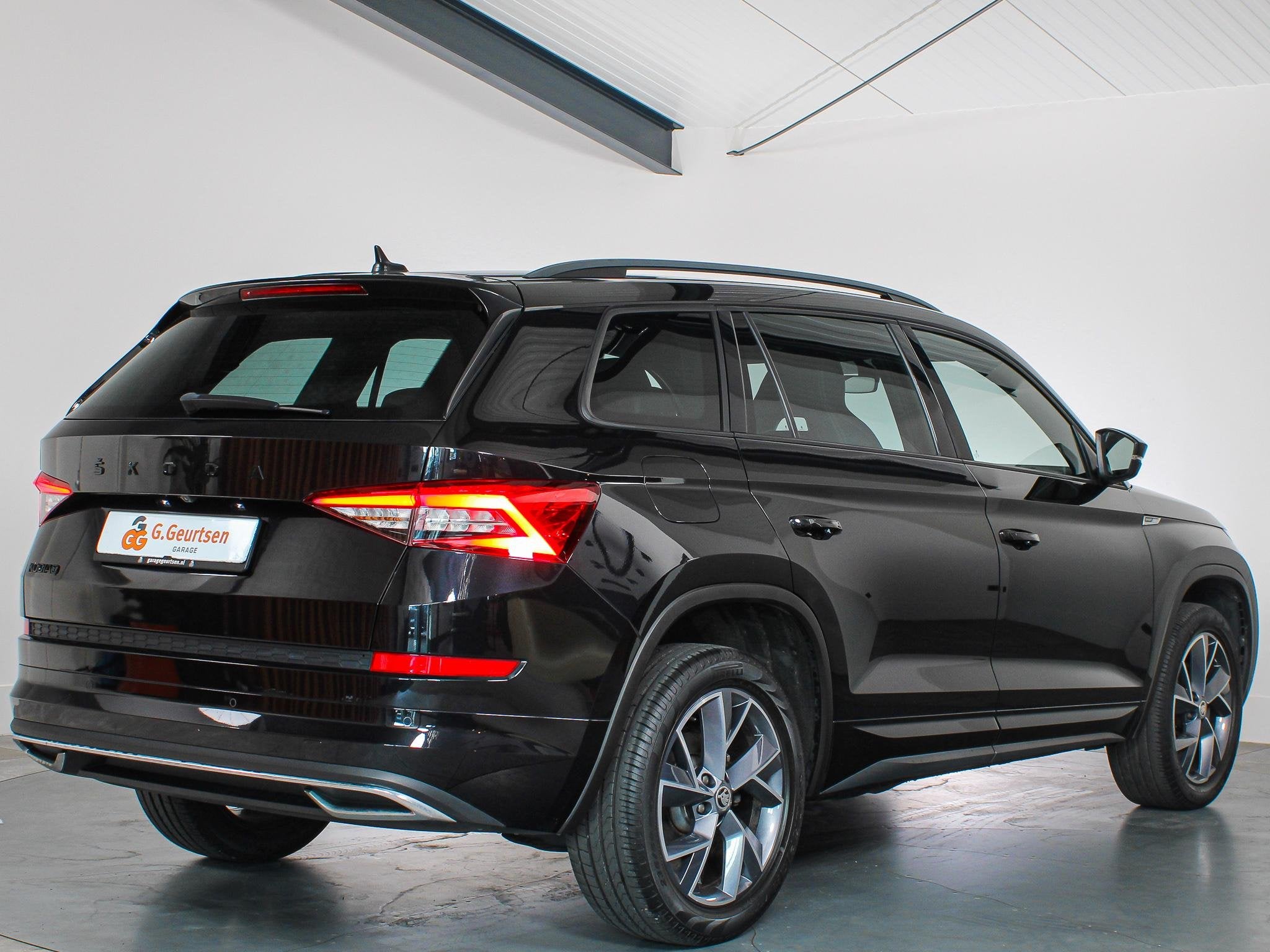 Skoda Kodiaq 1.5 TSI Sportline 7-Persoons Memory, Sportstoel, Auto's, Voorwielaandrijving, 4 cilinders, 150 pk, Zwart