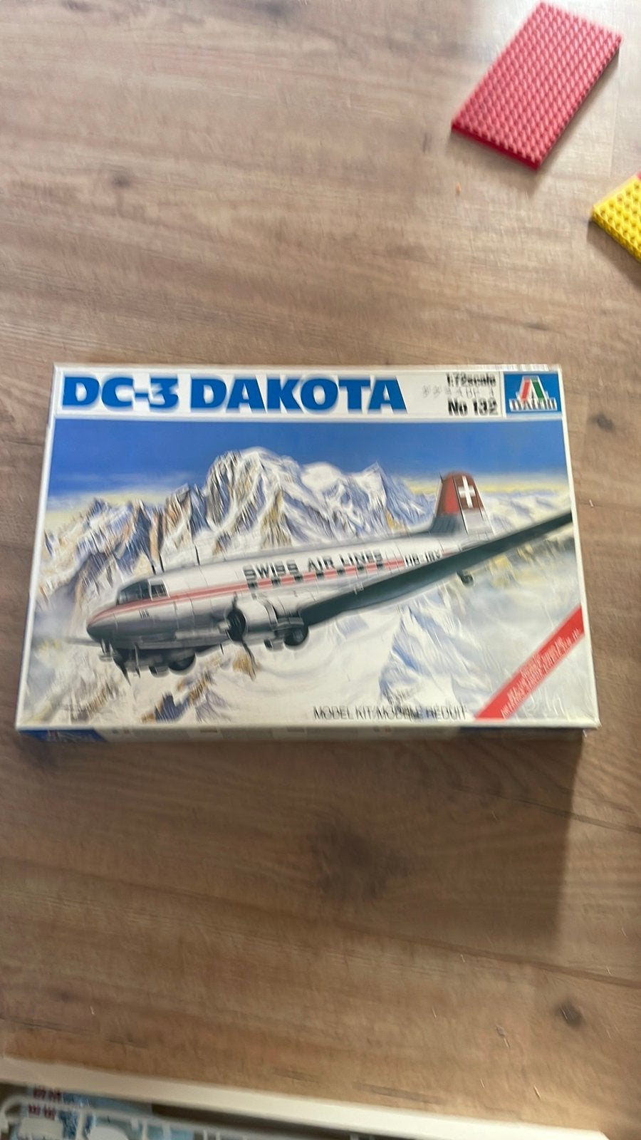 1/72 DC-3 Dakota KLM decals bouwdoos bouwpakket nederlands, 1:72 tot 1:144, Italeri, Ophalen of Verzenden, Zo goed als nieuw
