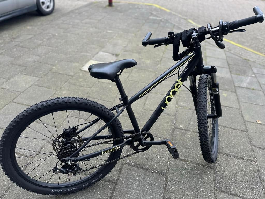 Stoere zwarte kinderfiets 24 inch met versnellingen, Fietsen en Brommers, Fietsen | Jongens, Gebruikt, 24 inch, Handrem, Ophalen of Verzenden
